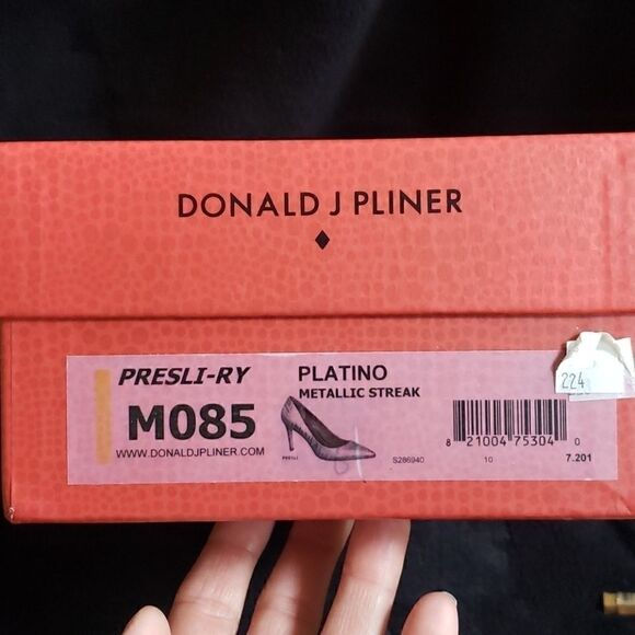 DONALD J. PLINER PRESLI-R7 PLATINO METALLIC SHOES - Picture 13 of 16